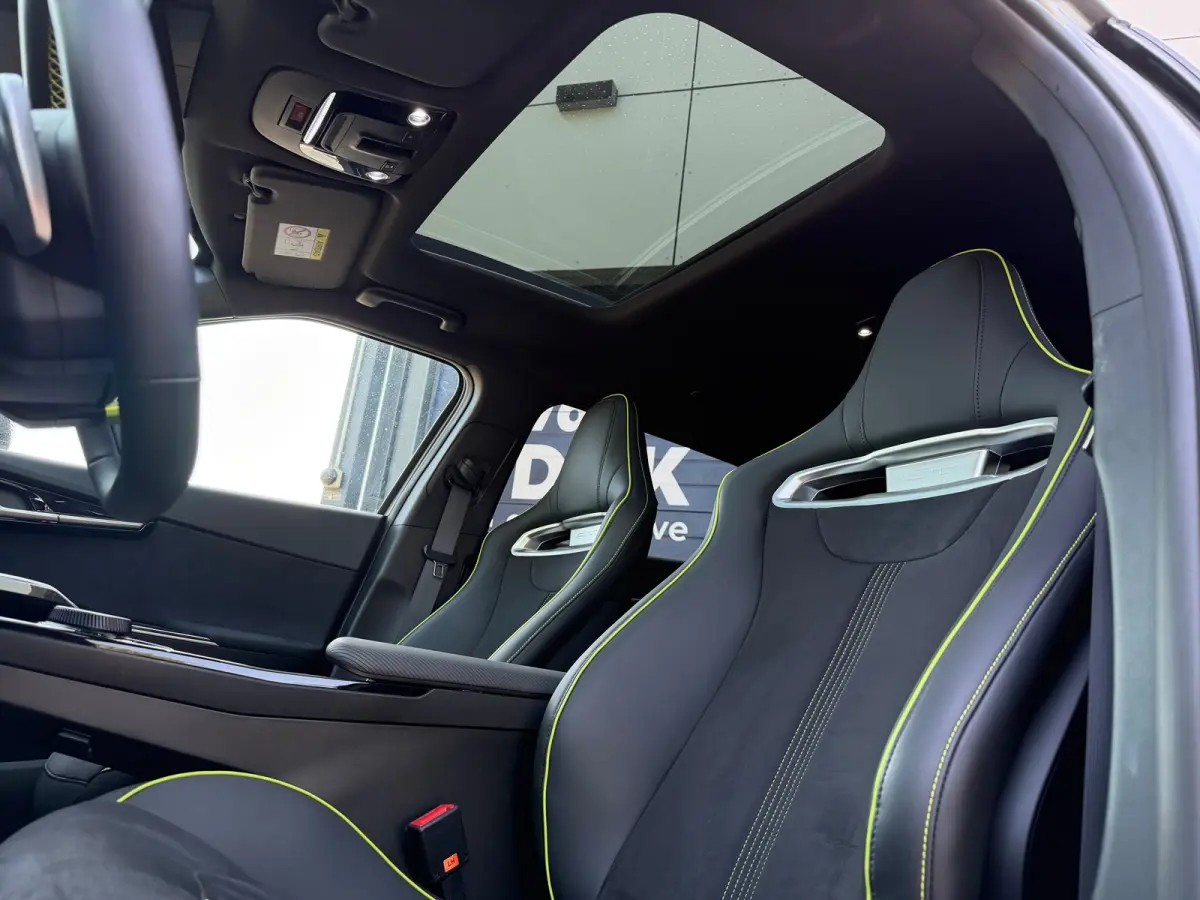 GT Performance 585 PK AWD 77.4 kWh Panoramadak Moonscape matte kleur 21" LMV HUD 360° Camera Meridian Leder/Alcantara  Adaptief Cruise