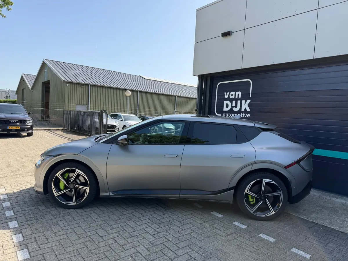 GT Performance 585 PK AWD 77.4 kWh Panoramadak Moonscape matte kleur 21" LMV HUD 360° Camera Meridian Leder/Alcantara  Adaptief Cruise