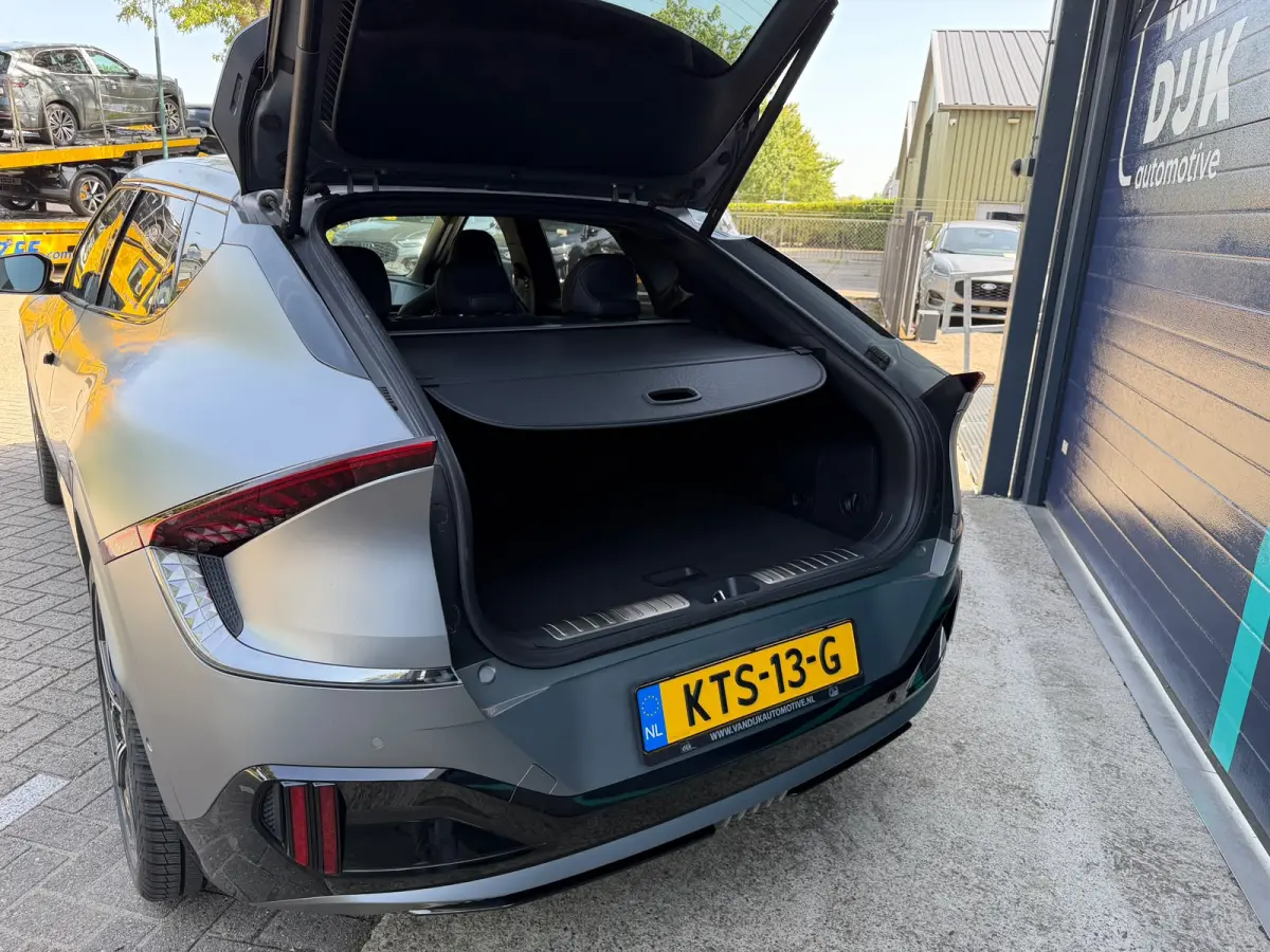 GT Performance 585 PK AWD 77.4 kWh Panoramadak Moonscape matte kleur 21" LMV HUD 360° Camera Meridian Leder/Alcantara  Adaptief Cruise