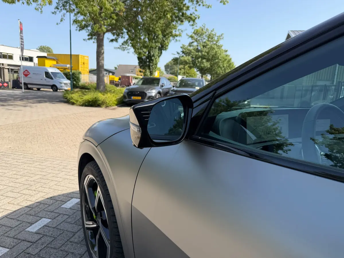 GT Performance 585 PK AWD 77.4 kWh Panoramadak Moonscape matte kleur 21" LMV HUD 360° Camera Meridian Leder/Alcantara  Adaptief Cruise