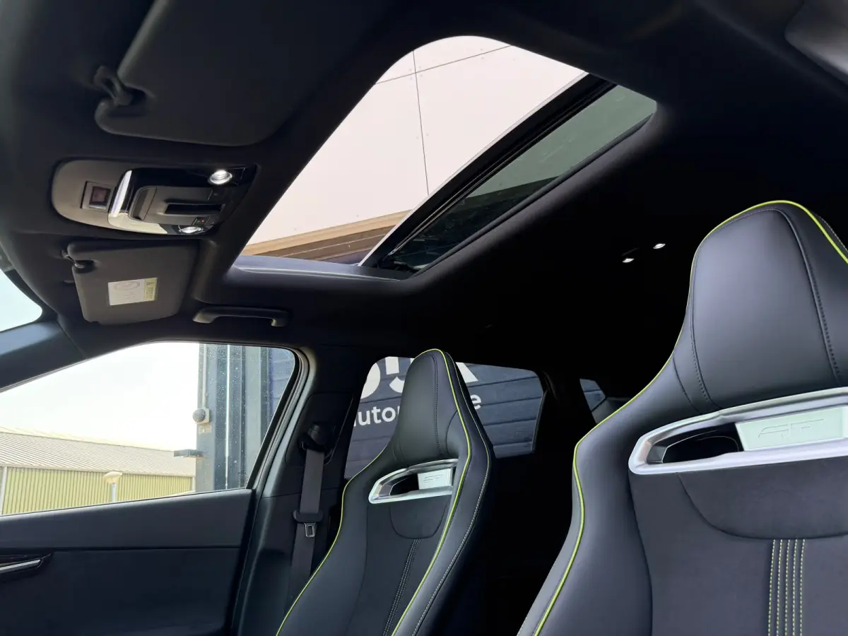 GT Performance 585 PK AWD 77.4 kWh Panoramadak Moonscape matte kleur 21" LMV HUD 360° Camera Meridian Leder/Alcantara  Adaptief Cruise