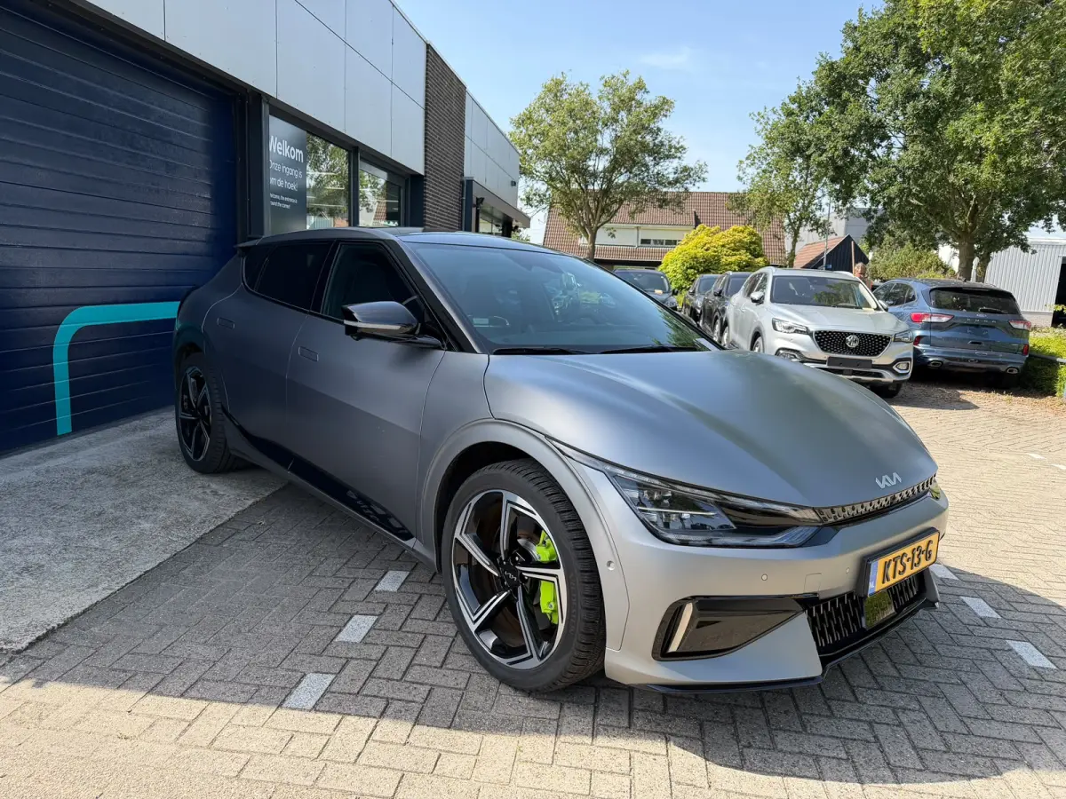 GT Performance 585 PK AWD 77.4 kWh Panoramadak Moonscape matte kleur 21" LMV HUD 360° Camera Meridian Leder/Alcantara  Adaptief Cruise
