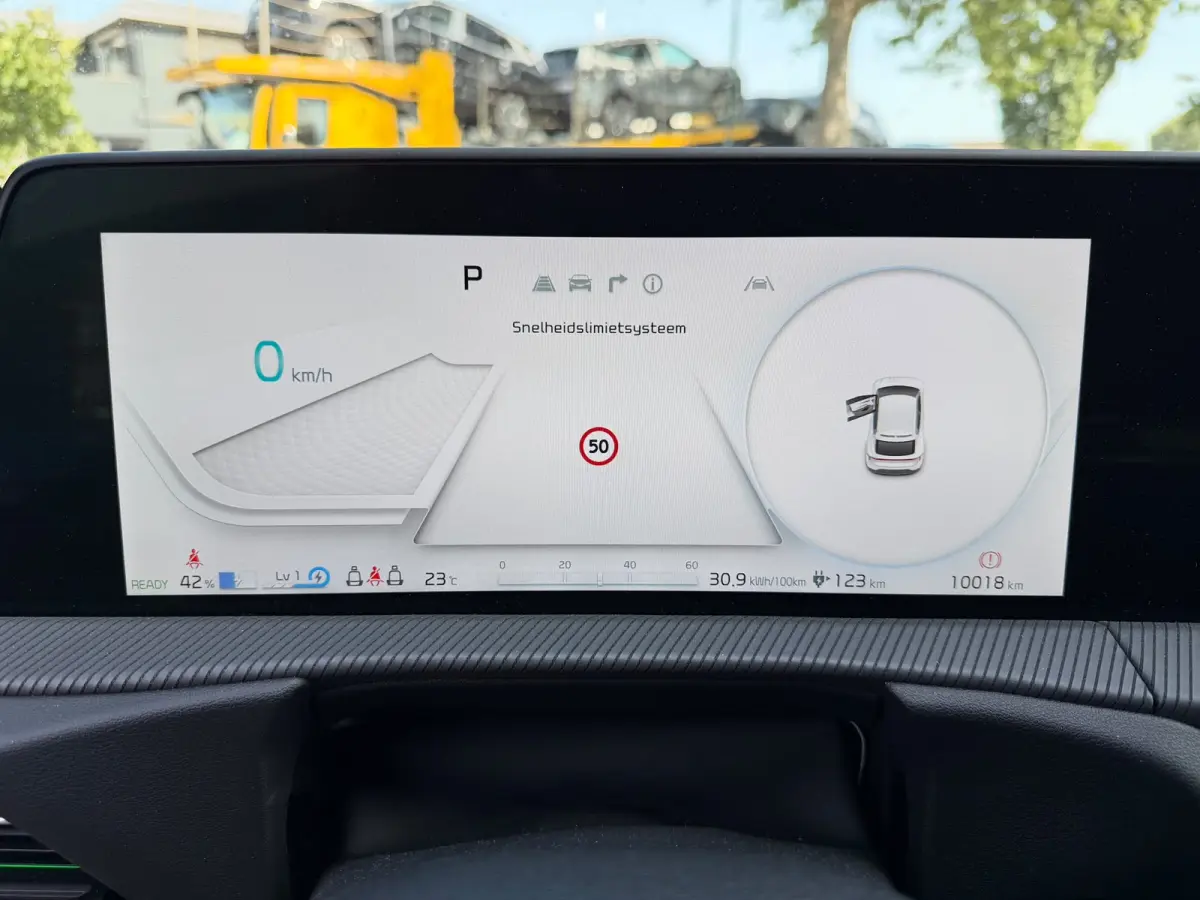 GT Performance 585 PK AWD 77.4 kWh Panoramadak Moonscape matte kleur 21" LMV HUD 360° Camera Meridian Leder/Alcantara  Adaptief Cruise