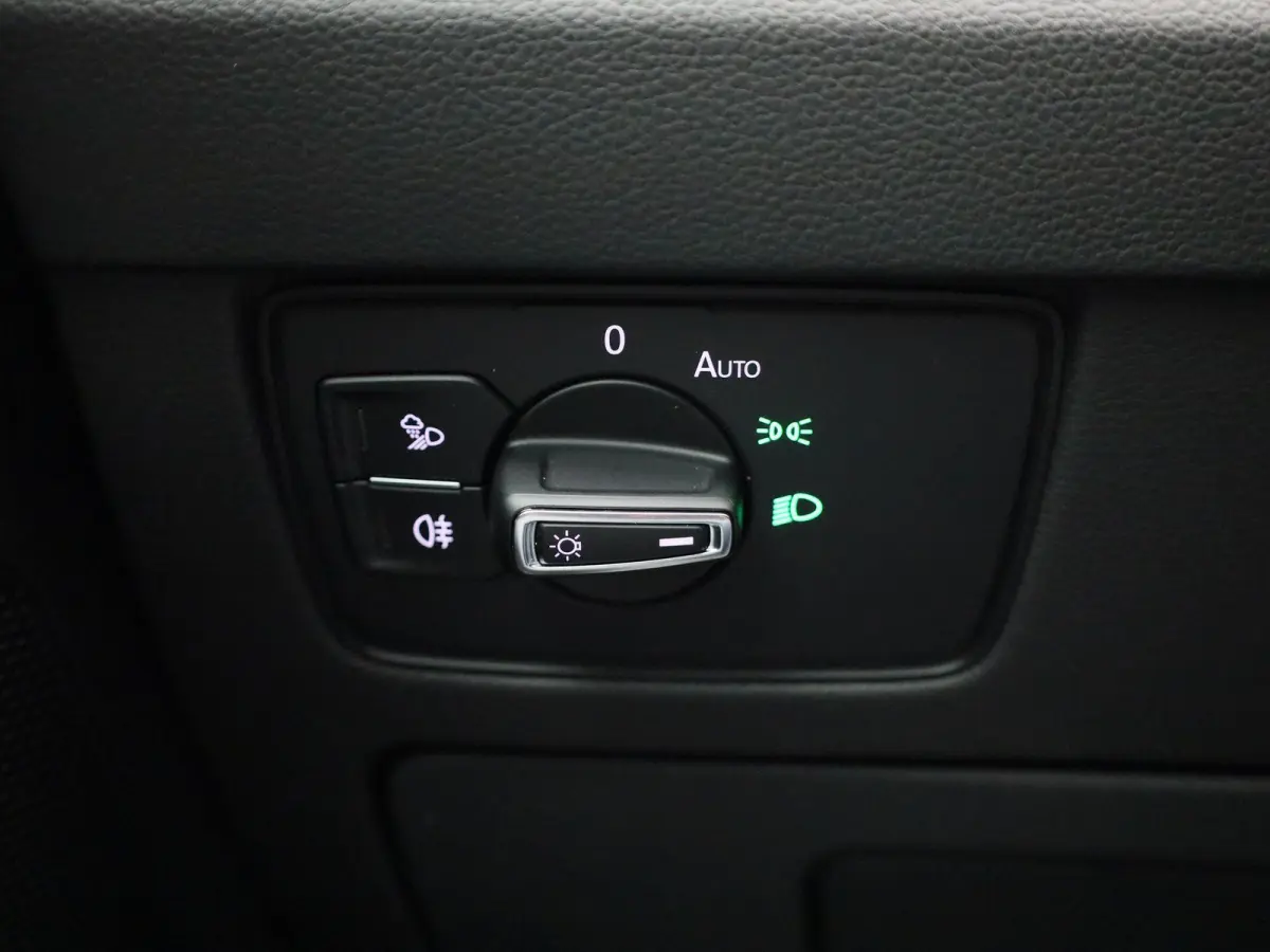 1.4 TSI eHybrid R-Line Business+ 218 PK| Dealeronderhouden | Trekhaak | LEDER Interieur | 360 Camera | Achterklep Elektrisch | Stoelverwarming Voor & Achter | Navigatie Pro | Dodehoeksensor