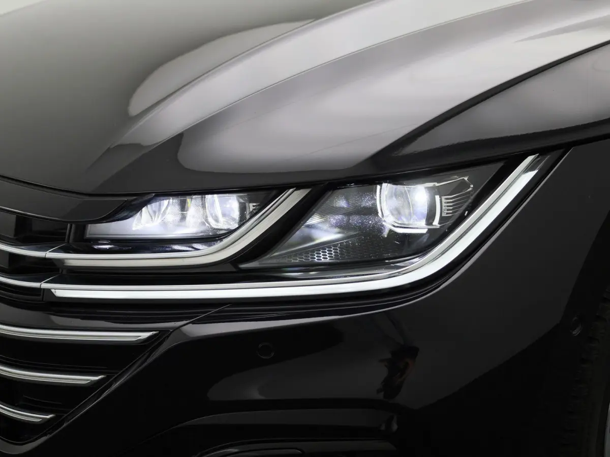 1.4 TSI eHybrid R-Line Business+ 218 PK| Dealeronderhouden | Trekhaak | LEDER Interieur | 360 Camera | Achterklep Elektrisch | Stoelverwarming Voor & Achter | Navigatie Pro | Dodehoeksensor