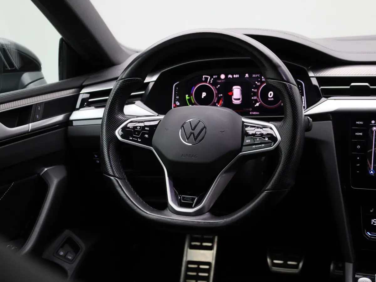 1.4 TSI eHybrid R-Line Business+ 218 PK| Dealeronderhouden | Trekhaak | LEDER Interieur | 360 Camera | Achterklep Elektrisch | Stoelverwarming Voor & Achter | Navigatie Pro | Dodehoeksensor