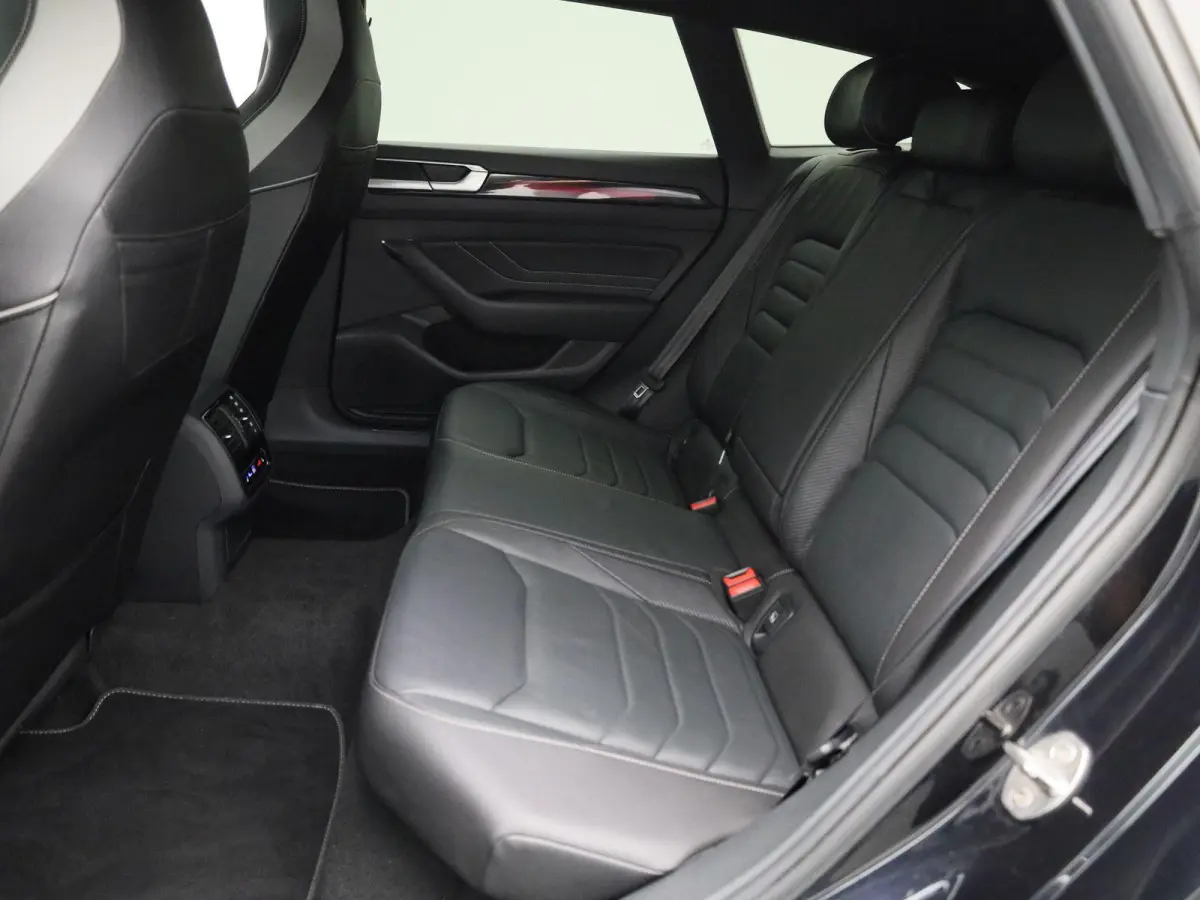 1.4 TSI eHybrid R-Line Business+ 218 PK| Dealeronderhouden | Trekhaak | LEDER Interieur | 360 Camera | Achterklep Elektrisch | Stoelverwarming Voor & Achter | Navigatie Pro | Dodehoeksensor