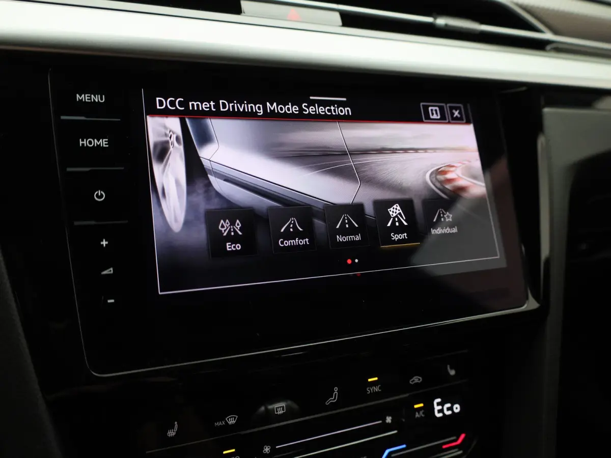 1.4 TSI eHybrid R-Line Business+ 218 PK| Dealeronderhouden | Trekhaak | LEDER Interieur | 360 Camera | Achterklep Elektrisch | Stoelverwarming Voor & Achter | Navigatie Pro | Dodehoeksensor