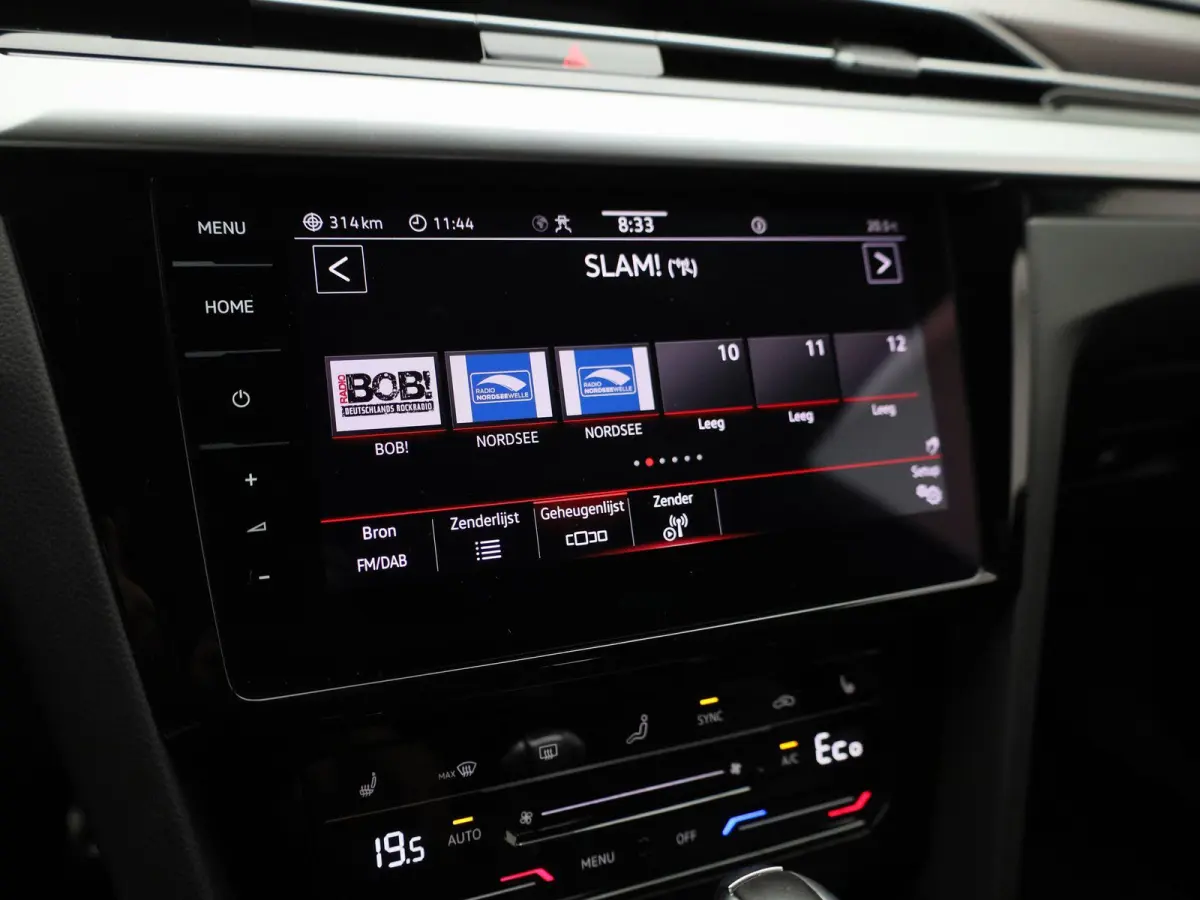 1.4 TSI eHybrid R-Line Business+ 218 PK| Dealeronderhouden | Trekhaak | LEDER Interieur | 360 Camera | Achterklep Elektrisch | Stoelverwarming Voor & Achter | Navigatie Pro | Dodehoeksensor