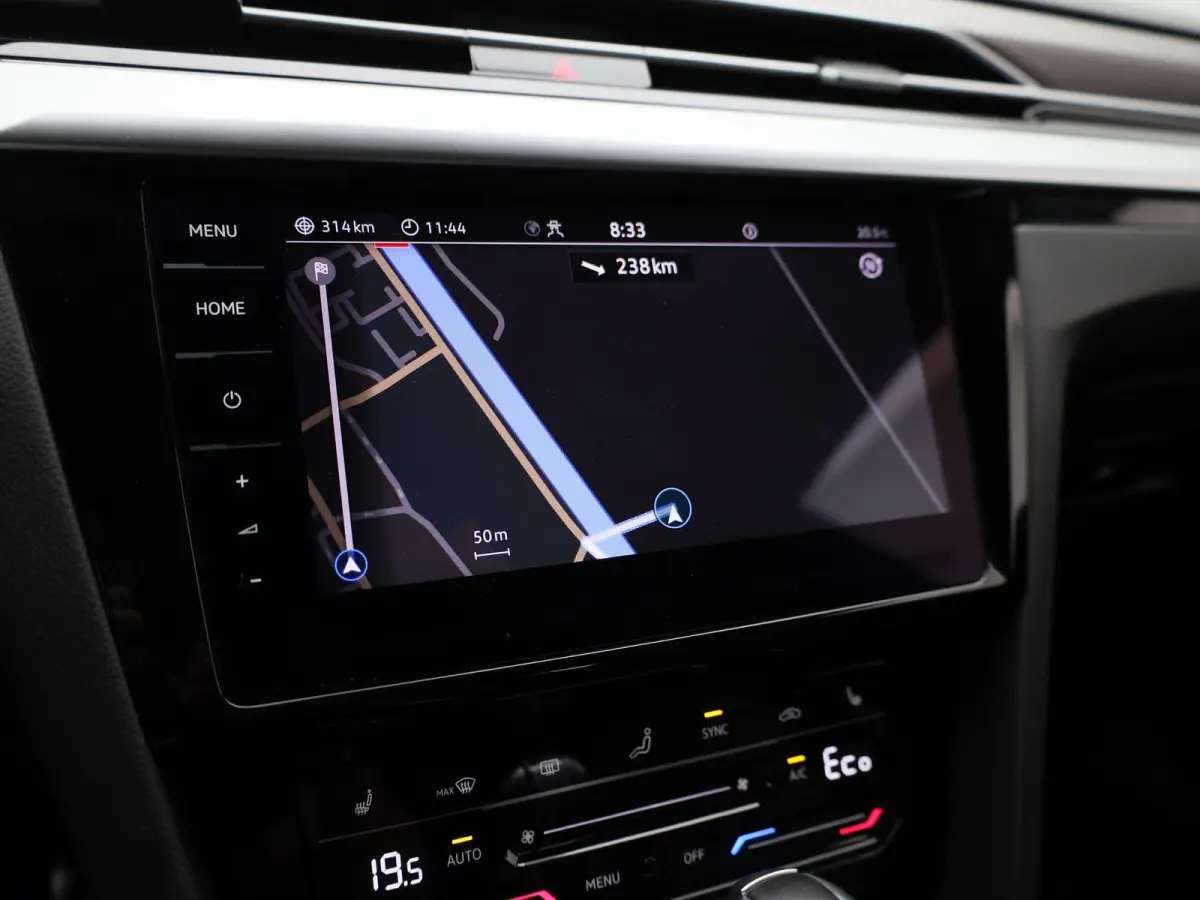 1.4 TSI eHybrid R-Line Business+ 218 PK| Dealeronderhouden | Trekhaak | LEDER Interieur | 360 Camera | Achterklep Elektrisch | Stoelverwarming Voor & Achter | Navigatie Pro | Dodehoeksensor