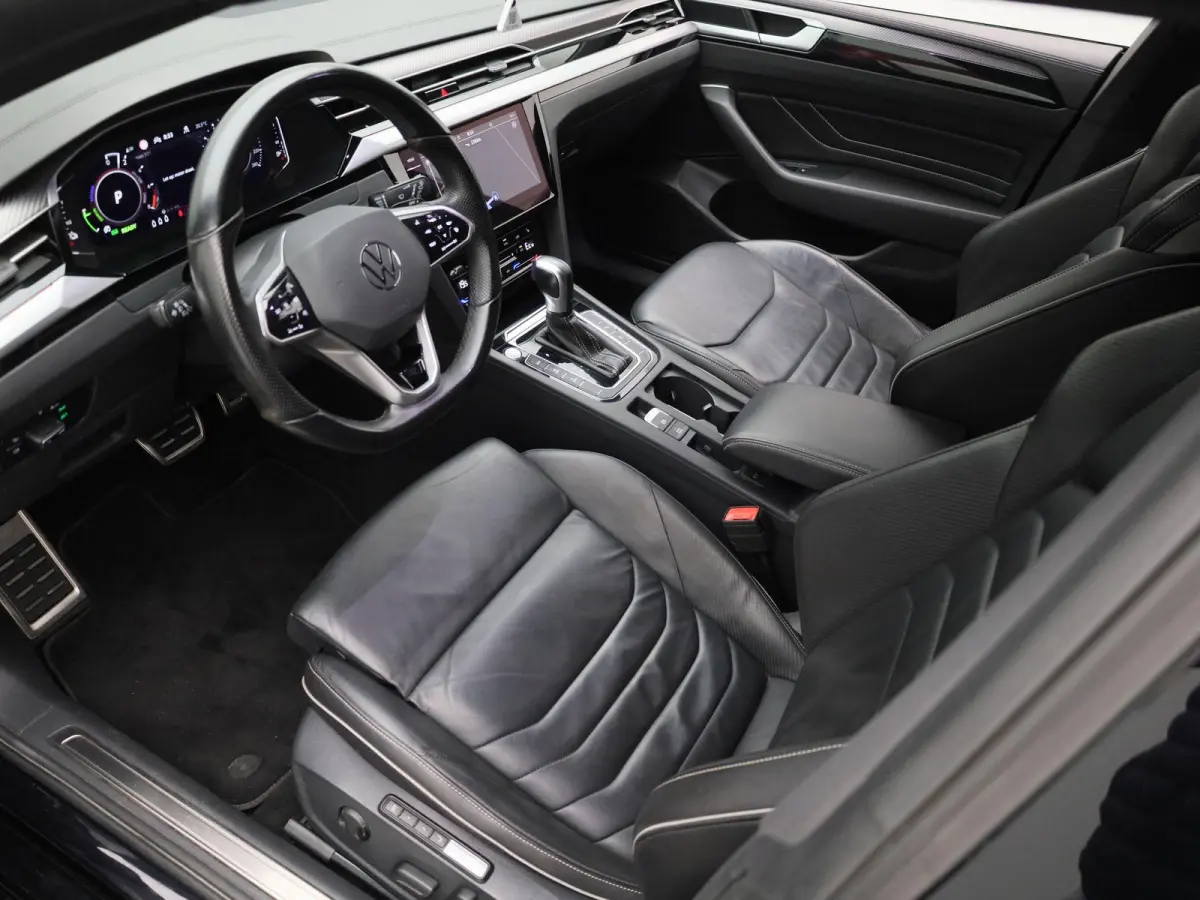 1.4 TSI eHybrid R-Line Business+ 218 PK| Dealeronderhouden | Trekhaak | LEDER Interieur | 360 Camera | Achterklep Elektrisch | Stoelverwarming Voor & Achter | Navigatie Pro | Dodehoeksensor
