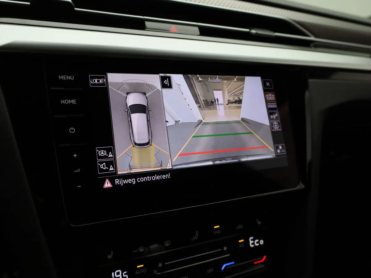 1.4 TSI eHybrid R-Line Business+ 218 PK| Dealeronderhouden | Trekhaak | LEDER Interieur | 360 Camera | Achterklep Elektrisch | Stoelverwarming Voor & Achter | Navigatie Pro | Dodehoeksensor