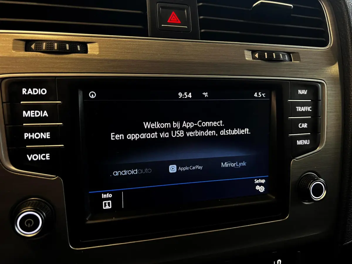 1.0 TSI Connected Series Carplay_Camera_Navi_Clima