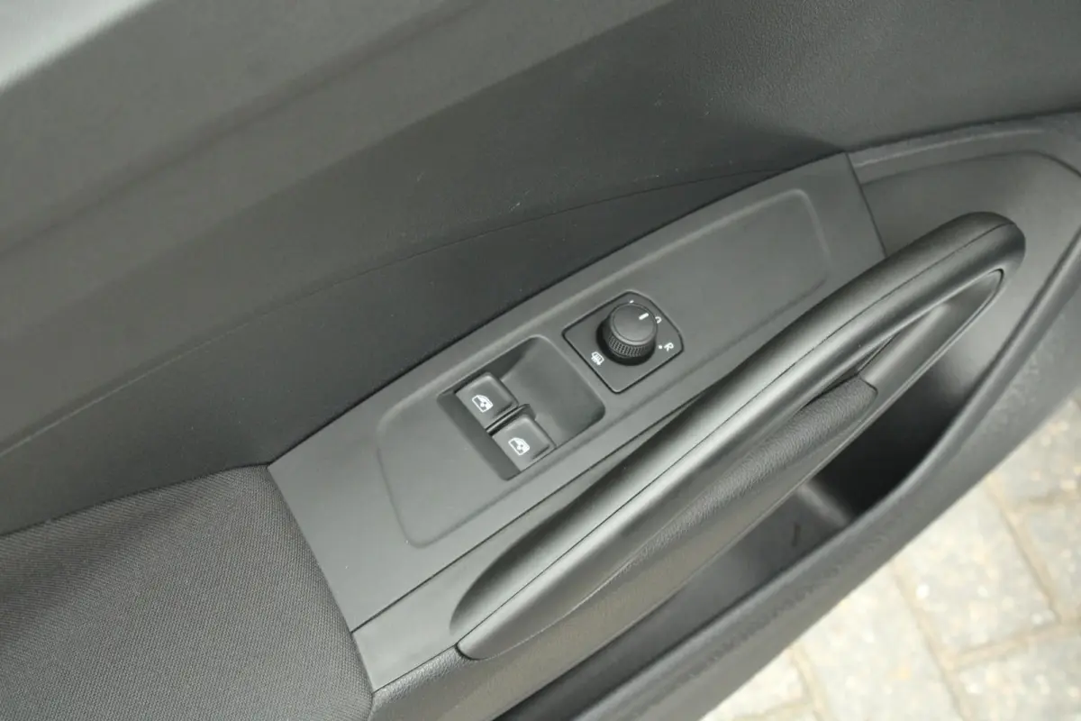 1.0 TSI 95pk Essence | Airco | Apple CarPlay / Android Auto | Limiter | Bluetooth | Parkeersensoren