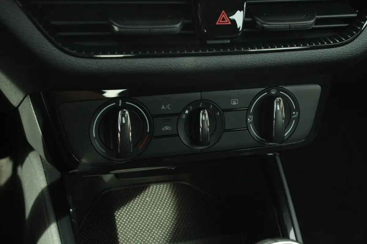1.0 TSI 95pk Essence | Airco | Apple CarPlay / Android Auto | Limiter | Bluetooth | Parkeersensoren