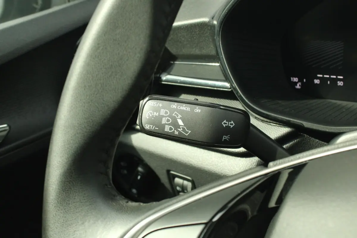 1.0 TSI 95pk Essence | Airco | Apple CarPlay / Android Auto | Limiter | Bluetooth | Parkeersensoren