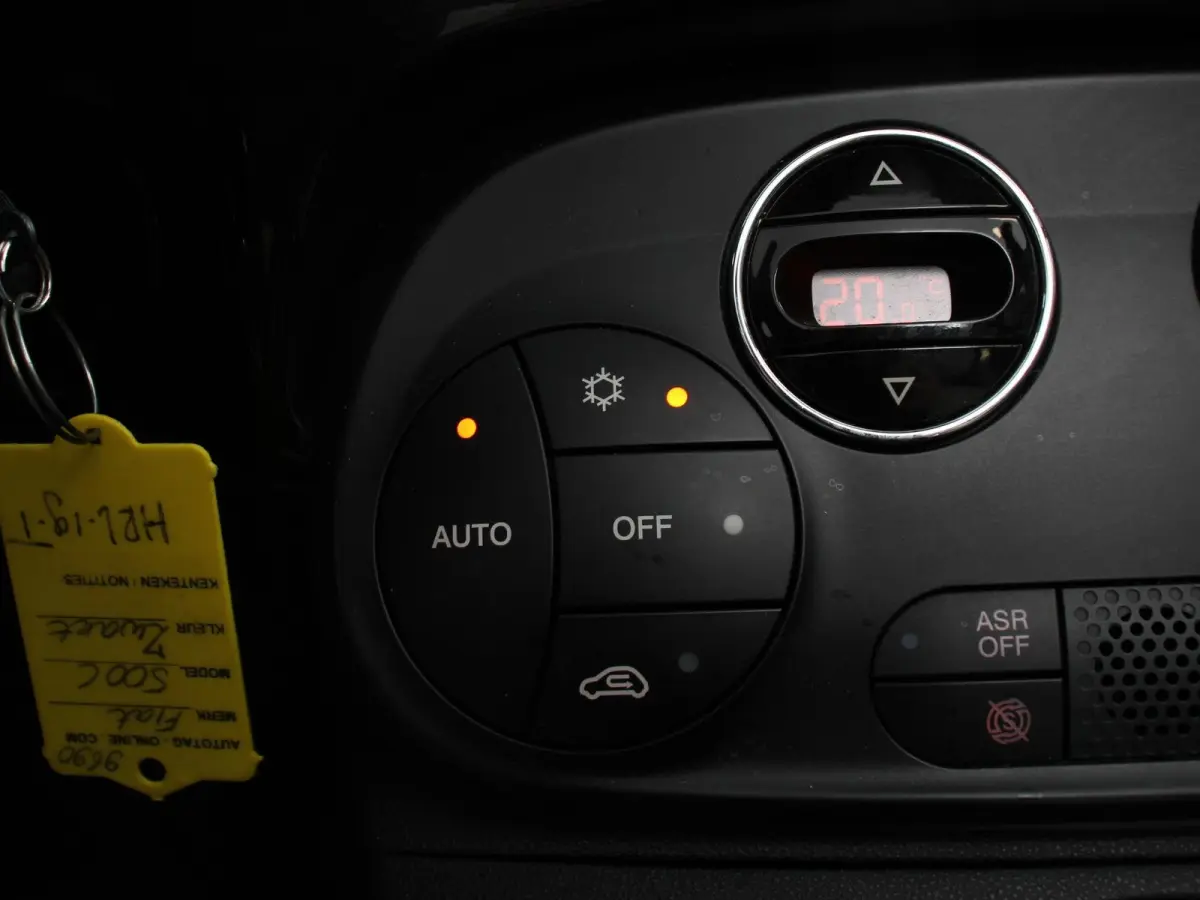 1.0 Hybrid Dolcevita Leder Navigatie Apple Carplay/Android Auto Parkeersensoren achter Cruise Control Climate Control