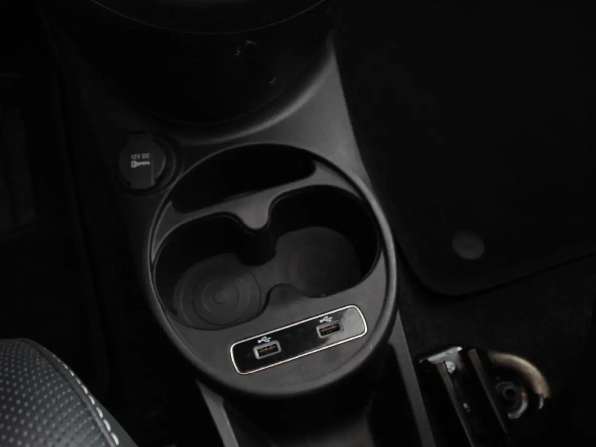 1.0 Hybrid Dolcevita Leder Navigatie Apple Carplay/Android Auto Parkeersensoren achter Cruise Control Climate Control