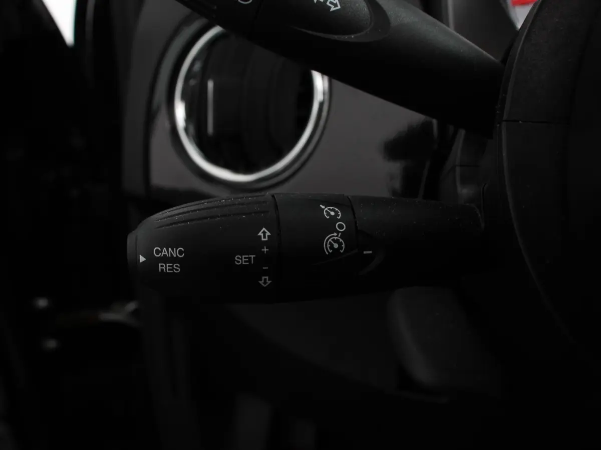 1.0 Hybrid Dolcevita Leder Navigatie Apple Carplay/Android Auto Parkeersensoren achter Cruise Control Climate Control