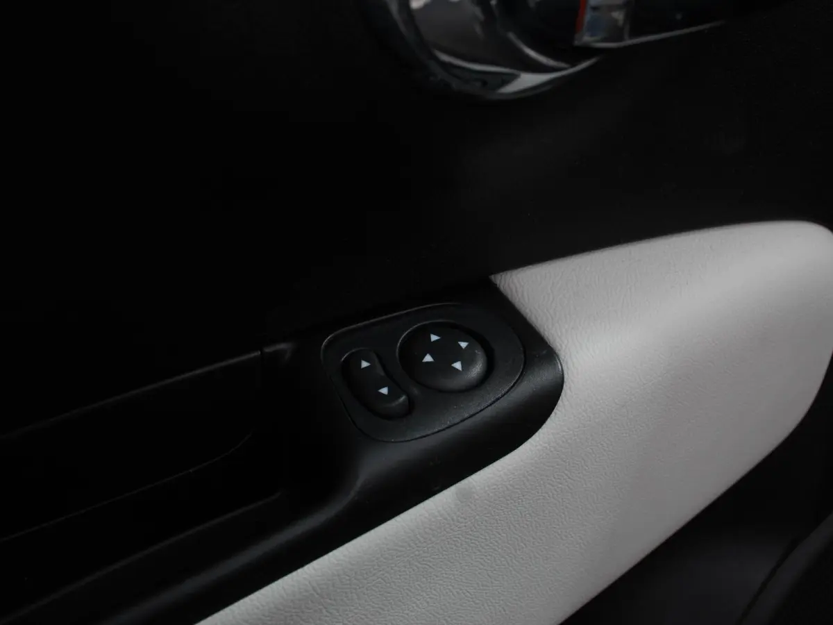 1.0 Hybrid Dolcevita Leder Navigatie Apple Carplay/Android Auto Parkeersensoren achter Cruise Control Climate Control