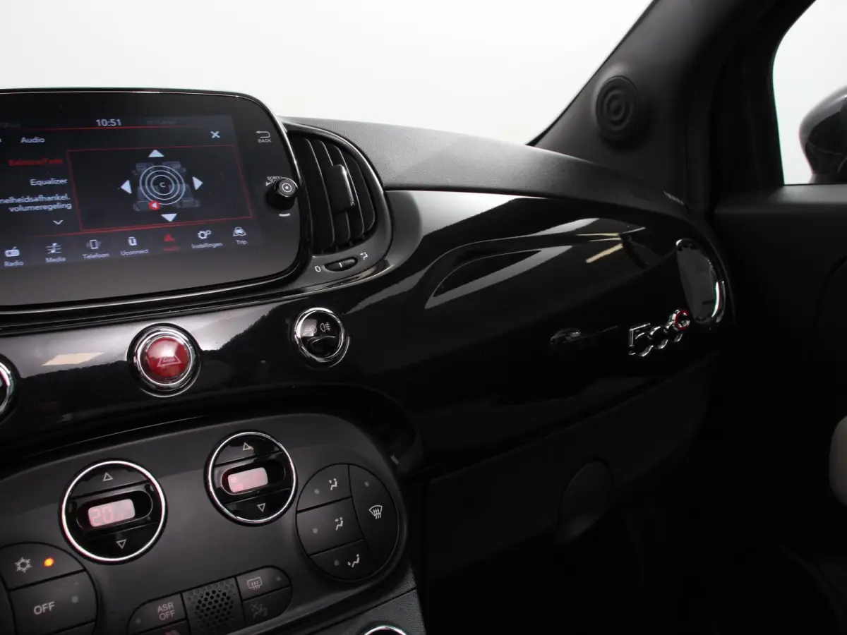 1.0 Hybrid Dolcevita Leder Navigatie Apple Carplay/Android Auto Parkeersensoren achter Cruise Control Climate Control