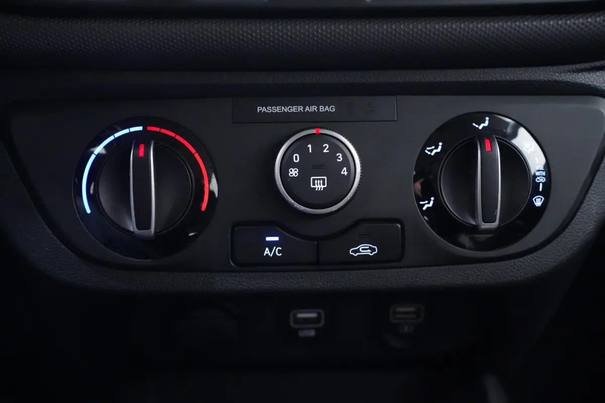 1.0 Trend Apple Carplay Navi Airco PDC Achter Stuur/Stoelverwarming lane-assist DAB-ontvangst electr.-pakket cruise-controle bestuurders stoel hoogteverstelbaar stuurbediening