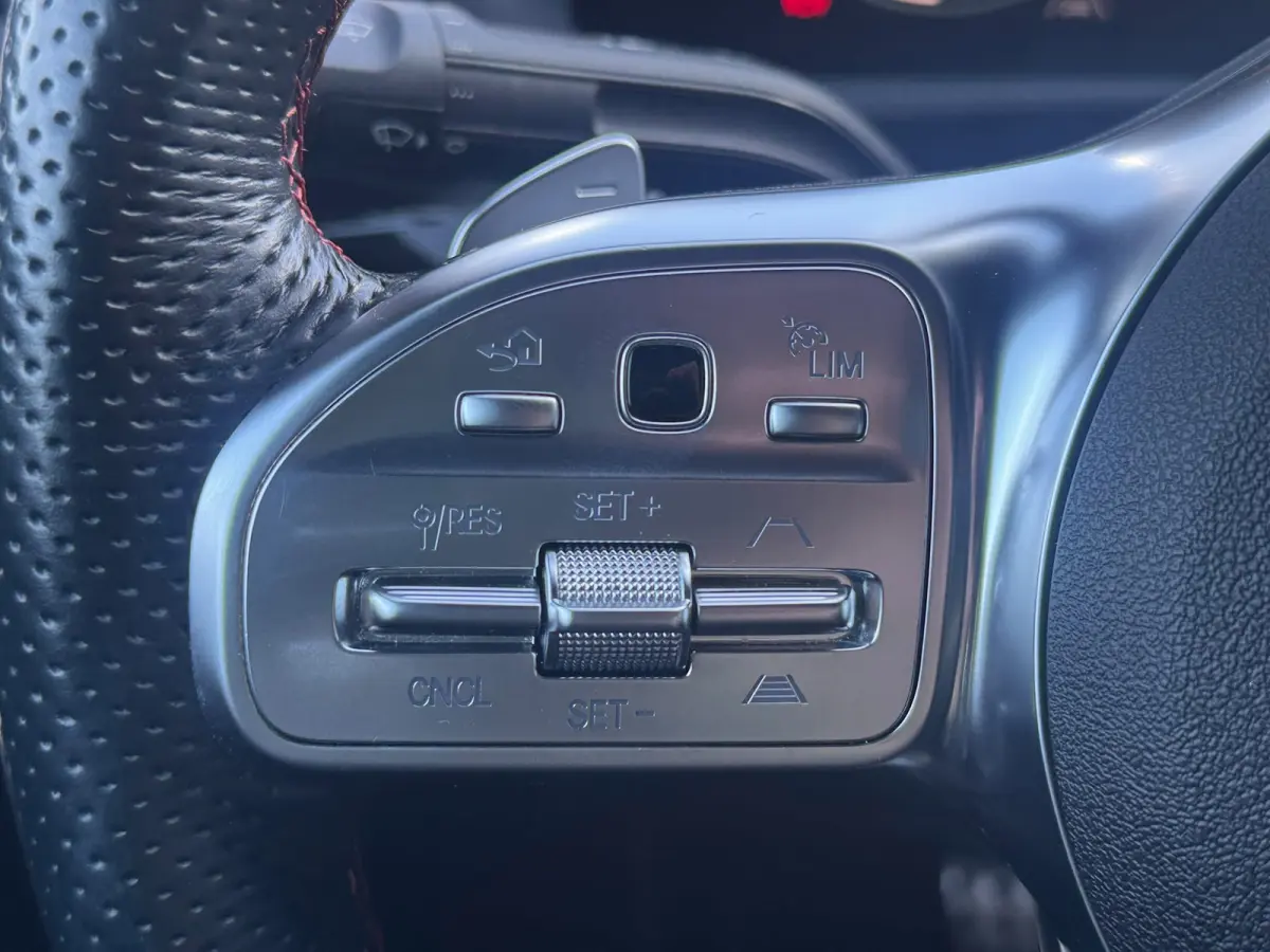 200 AMG VOL! PANO l EL-STOEL l MATRIX l ADAPT.CRUISE l SFEER l KEYLESS l CARPLAY l DODE HOEK l ORG.NL l