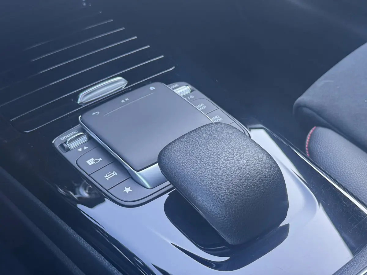 200 AMG VOL! PANO l EL-STOEL l MATRIX l ADAPT.CRUISE l SFEER l KEYLESS l CARPLAY l DODE HOEK l ORG.NL l