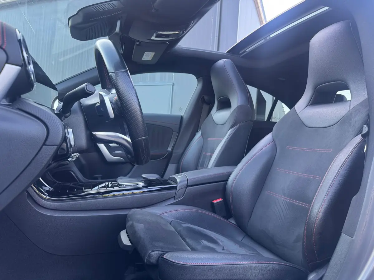 200 AMG VOL! PANO l EL-STOEL l MATRIX l ADAPT.CRUISE l SFEER l KEYLESS l CARPLAY l DODE HOEK l ORG.NL l