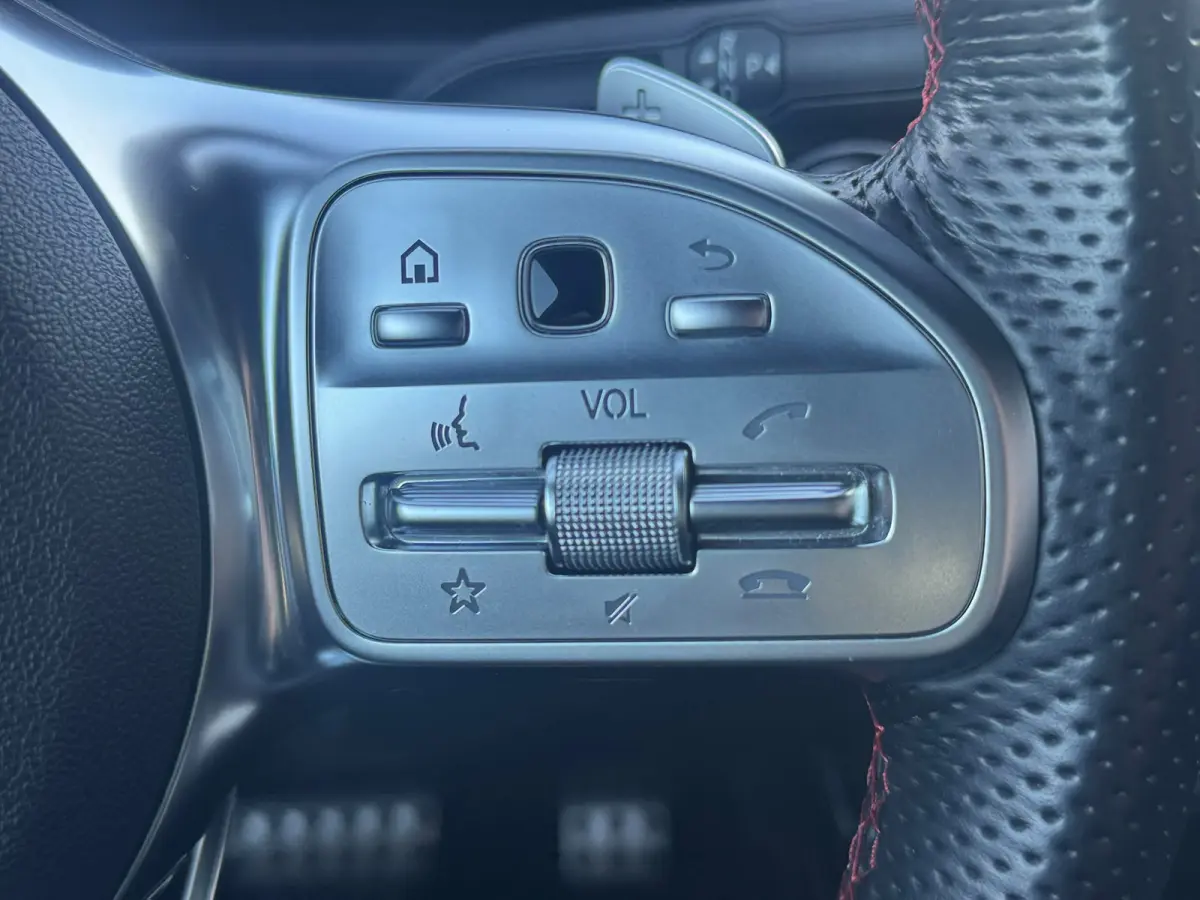 200 AMG VOL! PANO l EL-STOEL l MATRIX l ADAPT.CRUISE l SFEER l KEYLESS l CARPLAY l DODE HOEK l ORG.NL l