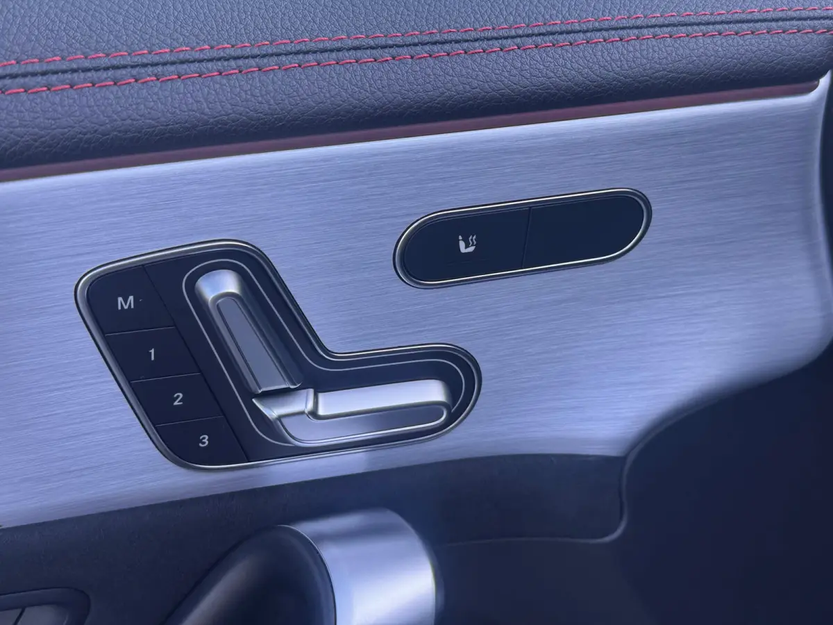 200 AMG VOL! PANO l EL-STOEL l MATRIX l ADAPT.CRUISE l SFEER l KEYLESS l CARPLAY l DODE HOEK l ORG.NL l