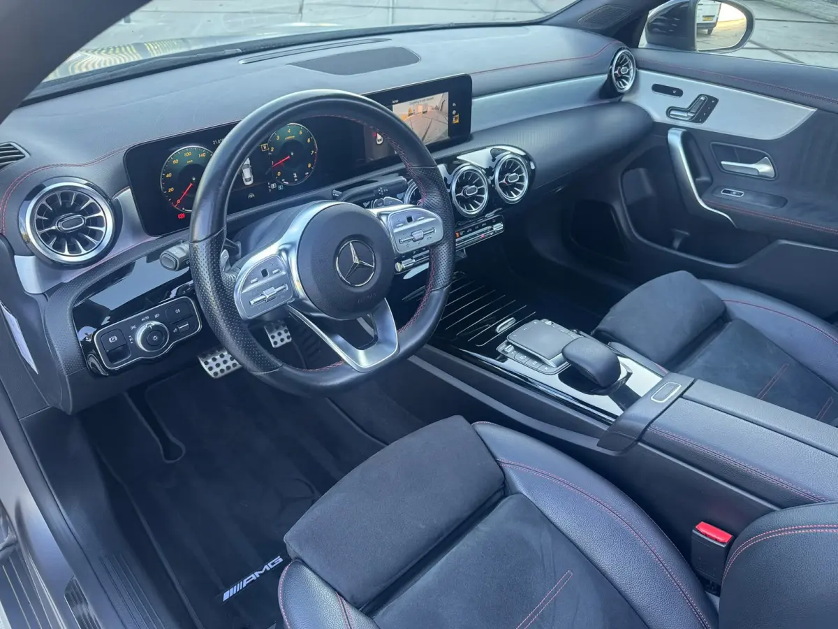 200 AMG VOL! PANO l EL-STOEL l MATRIX l ADAPT.CRUISE l SFEER l KEYLESS l CARPLAY l DODE HOEK l ORG.NL l