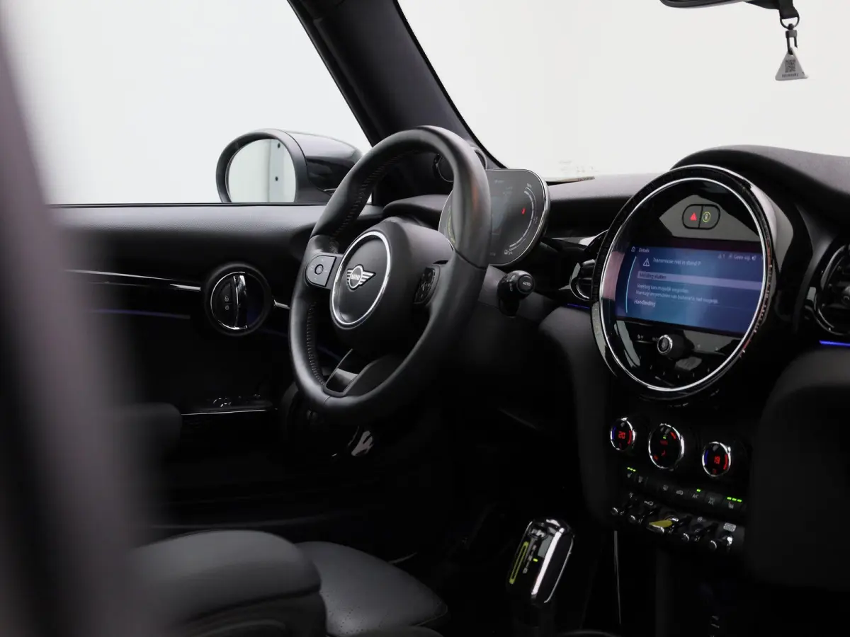 Camden Edition 33 kWh | WORDT VERWACHT | PANORAMADAK | ACHTERUITRIJCAMERA | HARMAN KARDON | STOELVERWARMING | APPLE CARPLAY - ANDROID AUTO | CLIMATE CONTROL | CRUISE CONTROL |