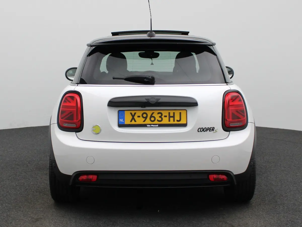 Camden Edition 33 kWh | WORDT VERWACHT | PANORAMADAK | ACHTERUITRIJCAMERA | HARMAN KARDON | STOELVERWARMING | APPLE CARPLAY - ANDROID AUTO | CLIMATE CONTROL | CRUISE CONTROL |
