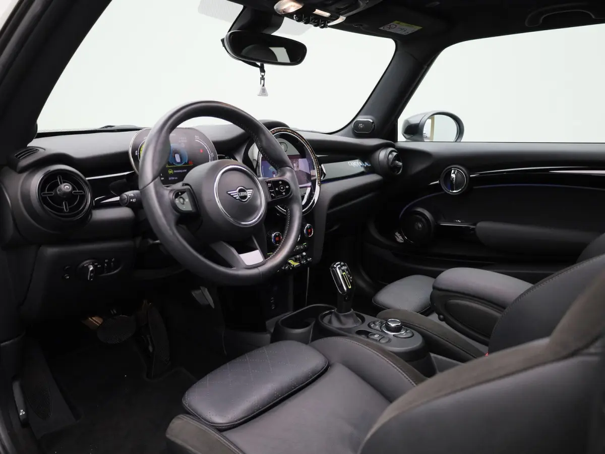 Camden Edition 33 kWh | SOH 100% | PANORAMADAK | ACHTERUITRIJCAMERA | HARMAN KARDON | STOELVERWARMING | APPLE CARPLAY - ANDROID AUTO | CLIMATE CONTROL | CRUISE CONTROL |