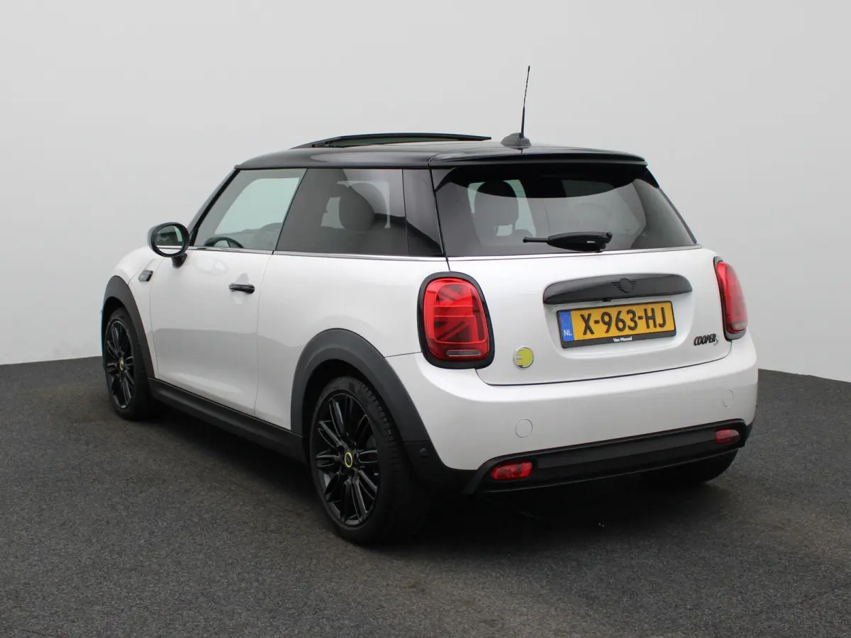Camden Edition 33 kWh | WORDT VERWACHT | PANORAMADAK | ACHTERUITRIJCAMERA | HARMAN KARDON | STOELVERWARMING | APPLE CARPLAY - ANDROID AUTO | CLIMATE CONTROL | CRUISE CONTROL |