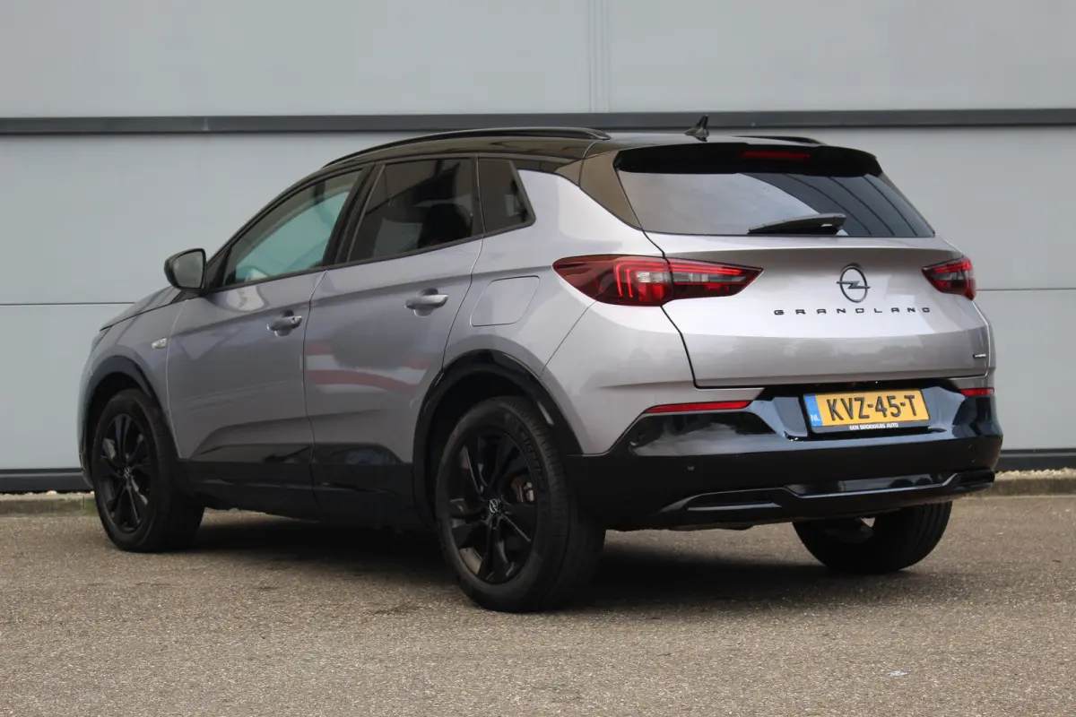 1.6 Turbo Plug-In Hybrid GS Line | Elek. Achterklep | Camera | Stoel & Stuur Verw. | Adaptive Cruise | Dodehoek | | Elek. Achterklep | Camera | Stoel & Stuur Verw. | Adaptive Cruise | Dodeho