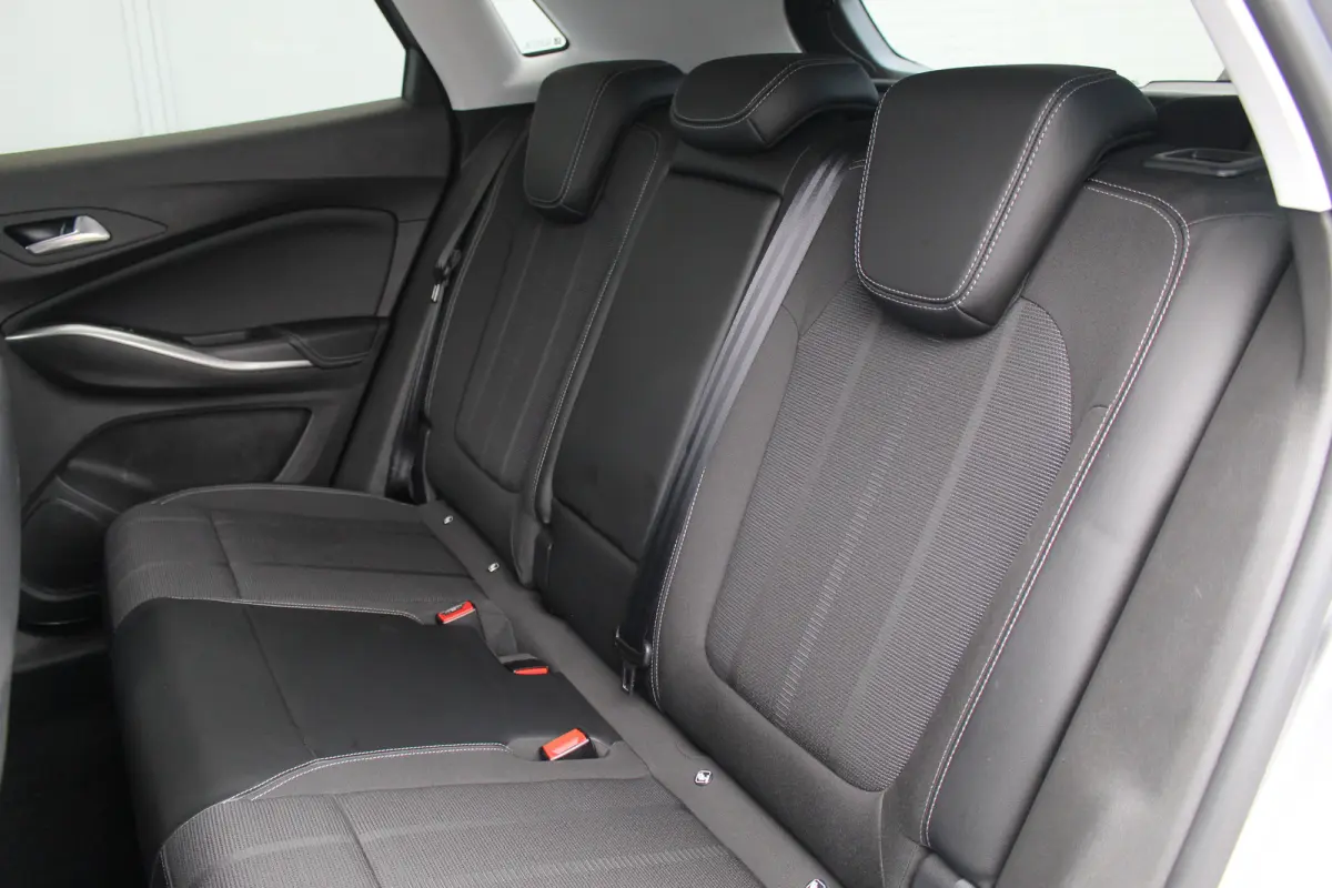 1.6 Turbo Plug-In Hybrid GS Line | Elek. Achterklep | Camera | Stoel & Stuur Verw. | Adaptive Cruise | Dodehoek | | Elek. Achterklep | Camera | Stoel & Stuur Verw. | Adaptive Cruise | Dodeho