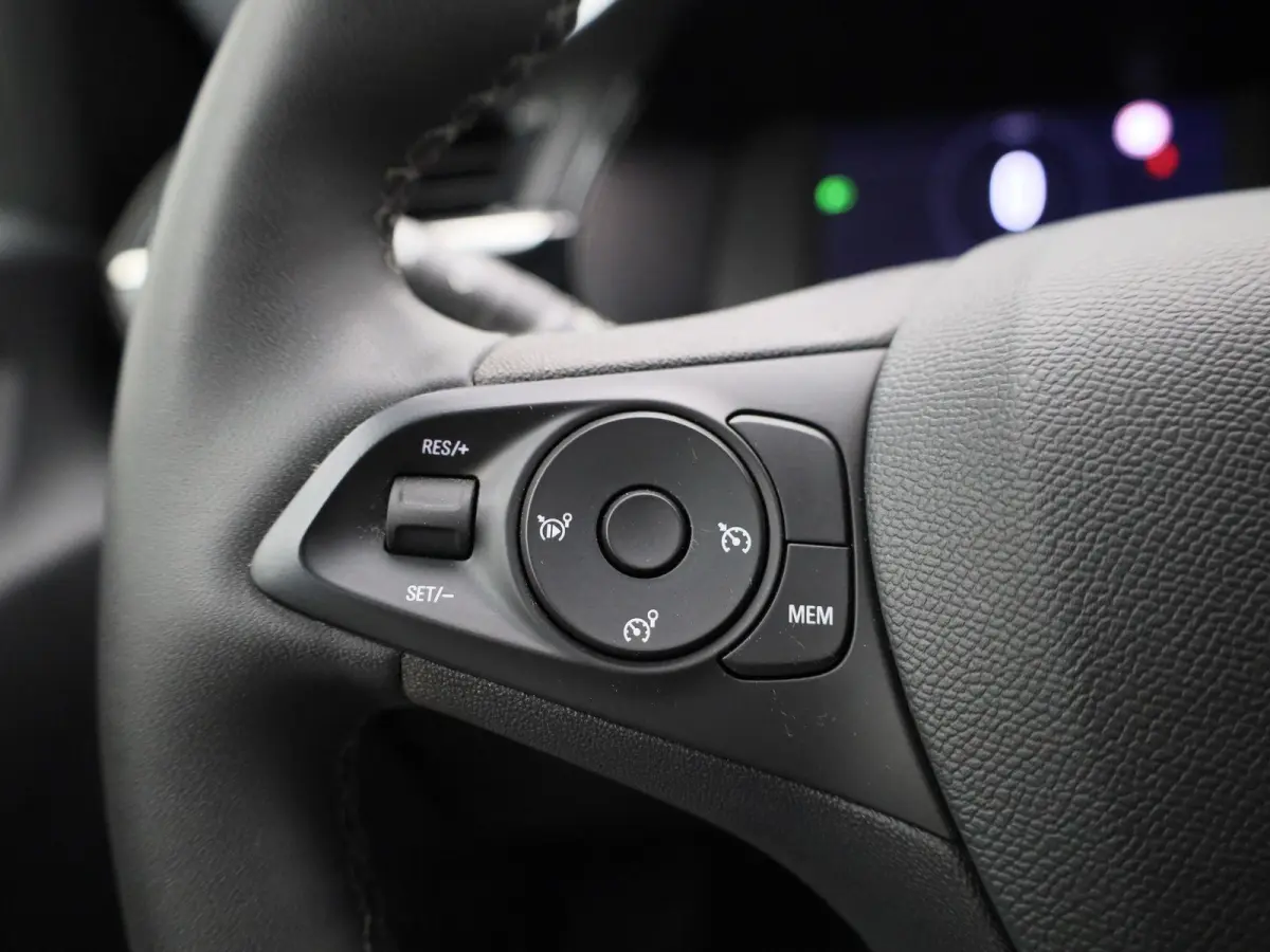 Electric 50 kWh | WORDT VERWACHT | ACHTERUITRIJCAMERA | APPLE CARPLAY - ANDROID AUTO | VIRTUAL COCKPIT | CLIMATE CONTROL | CRUISE CONTROL |
