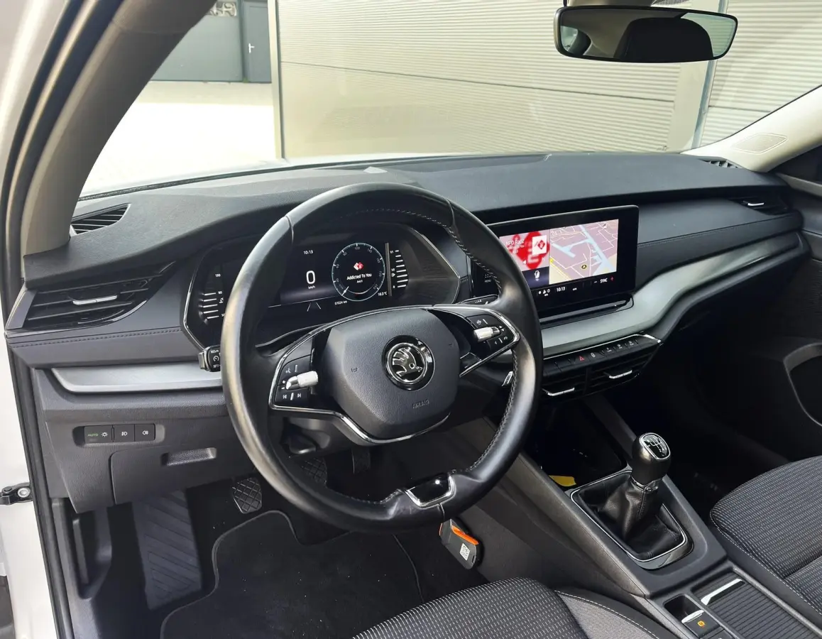 1.0 TSI 110pk Ambition | Navigatie | Smart Link | Climate Control