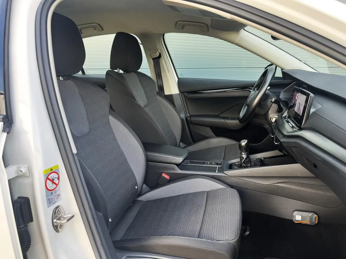 1.0 TSI 110pk Ambition | Navigatie | Smart Link | Climate Control
