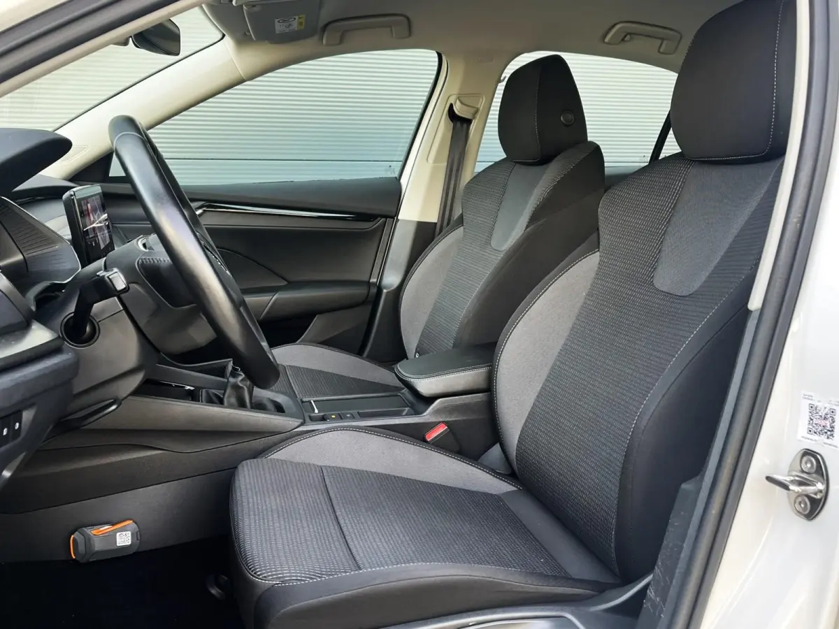 1.0 TSI 110pk Ambition | Navigatie | Smart Link | Climate Control