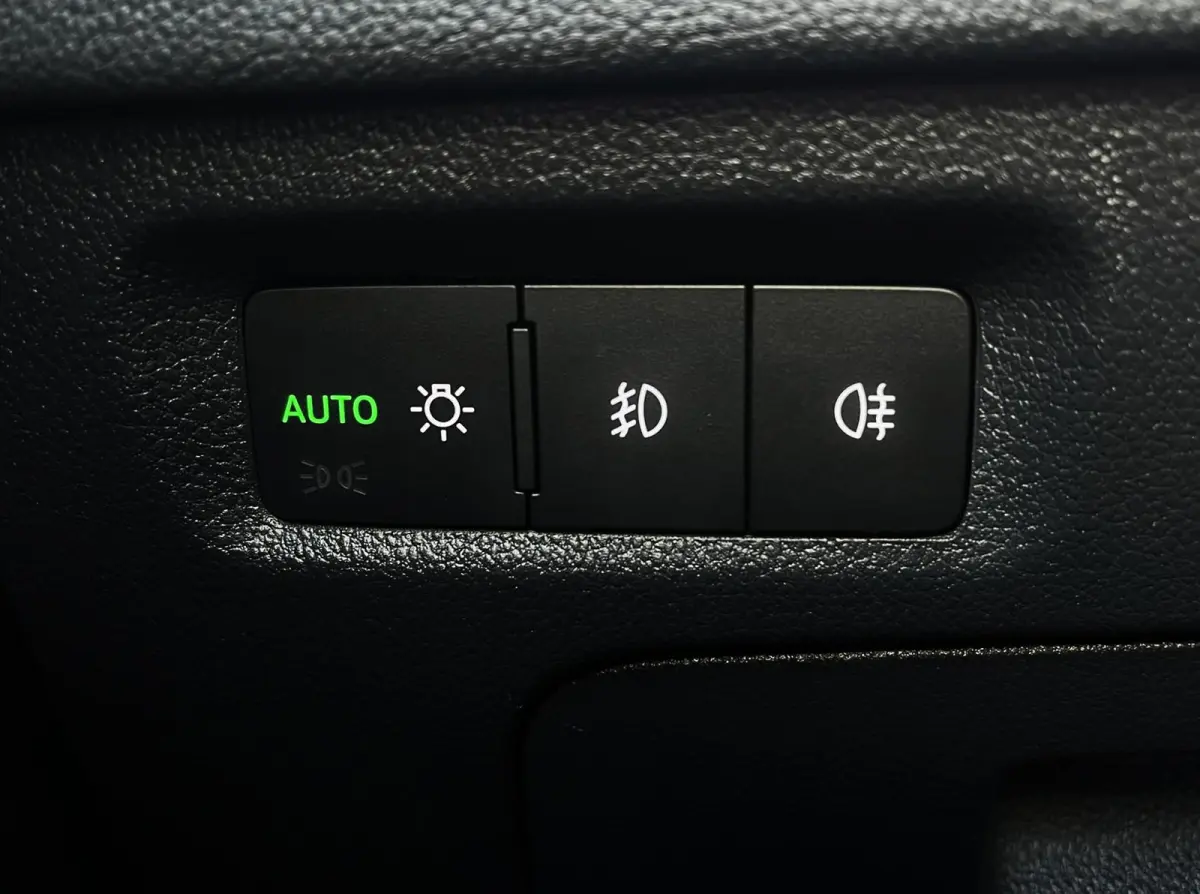 1.0 TSI 110pk Ambition | Navigatie | Smart Link | Climate Control