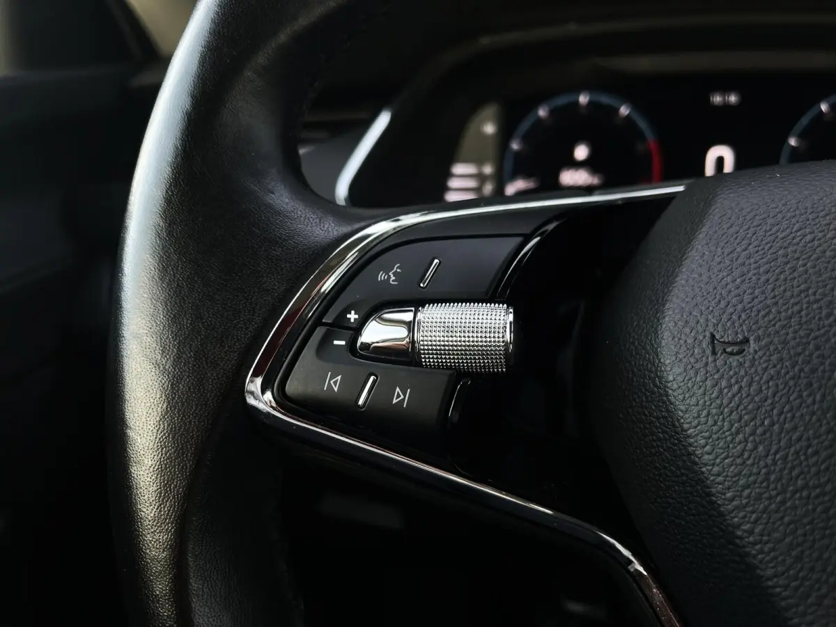 1.0 TSI 110pk Ambition | Navigatie | Smart Link | Climate Control
