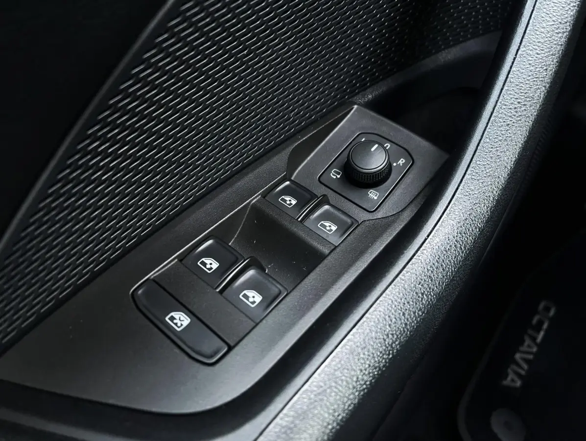 1.0 TSI 110pk Ambition | Navigatie | Smart Link | Climate Control