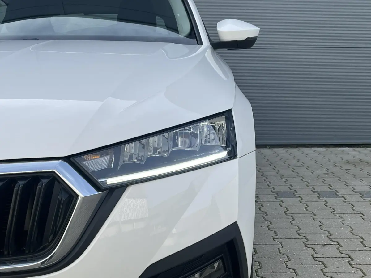 1.0 TSI 110pk Ambition | Navigatie | Smart Link | Climate Control