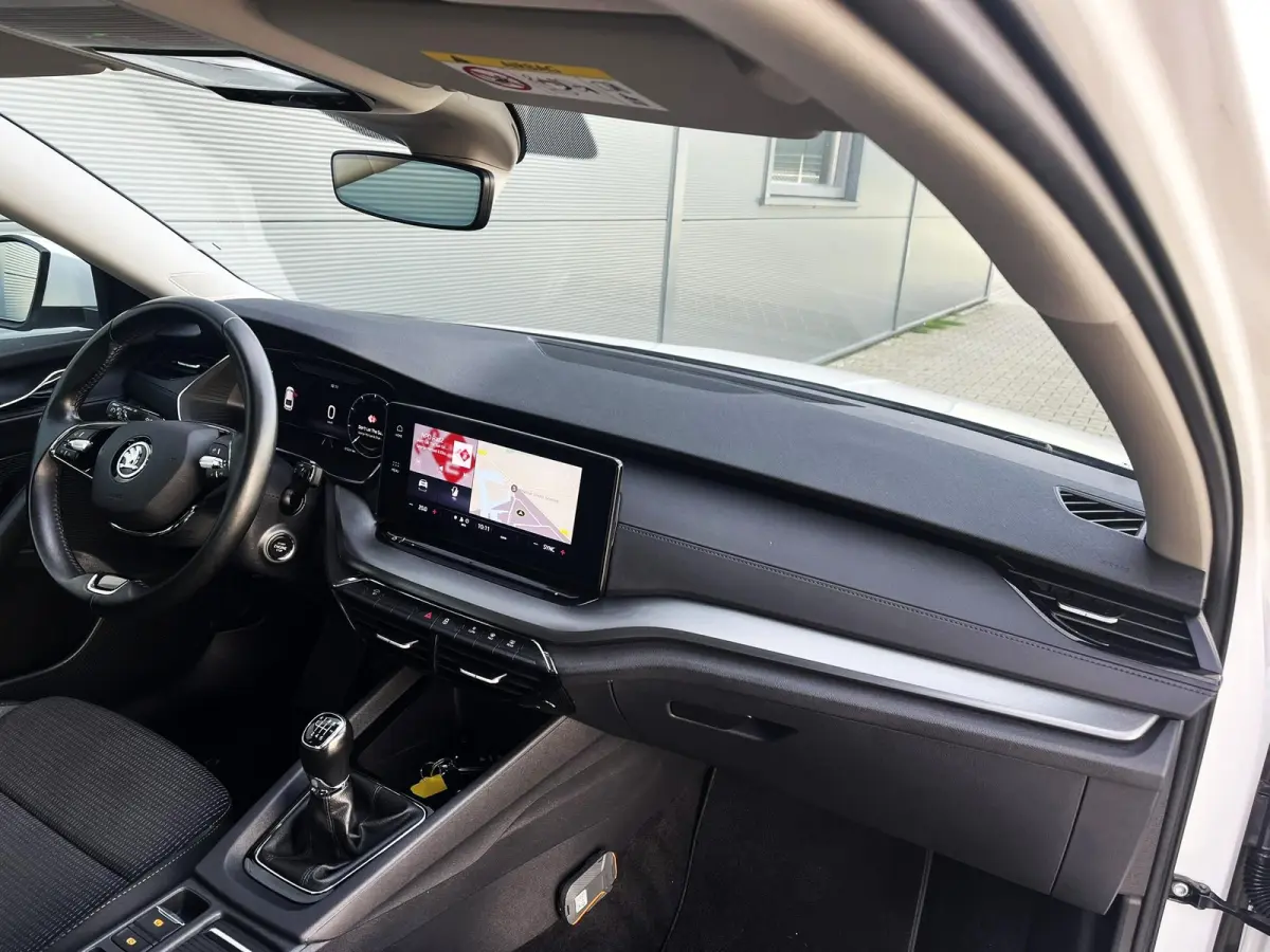 1.0 TSI 110pk Ambition | Navigatie | Smart Link | Climate Control