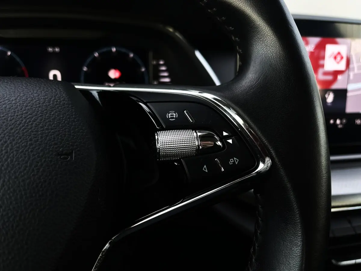 1.0 TSI 110pk Ambition | Navigatie | Smart Link | Climate Control