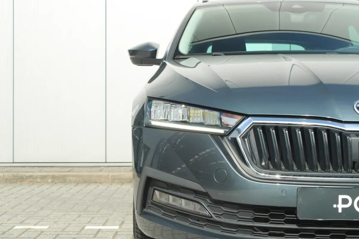 1.0 TSI 110pk Ambition | Cruise Control | Stoelverwarming | All Season Banden | Navigatie | Apple Carplay / Android Auto