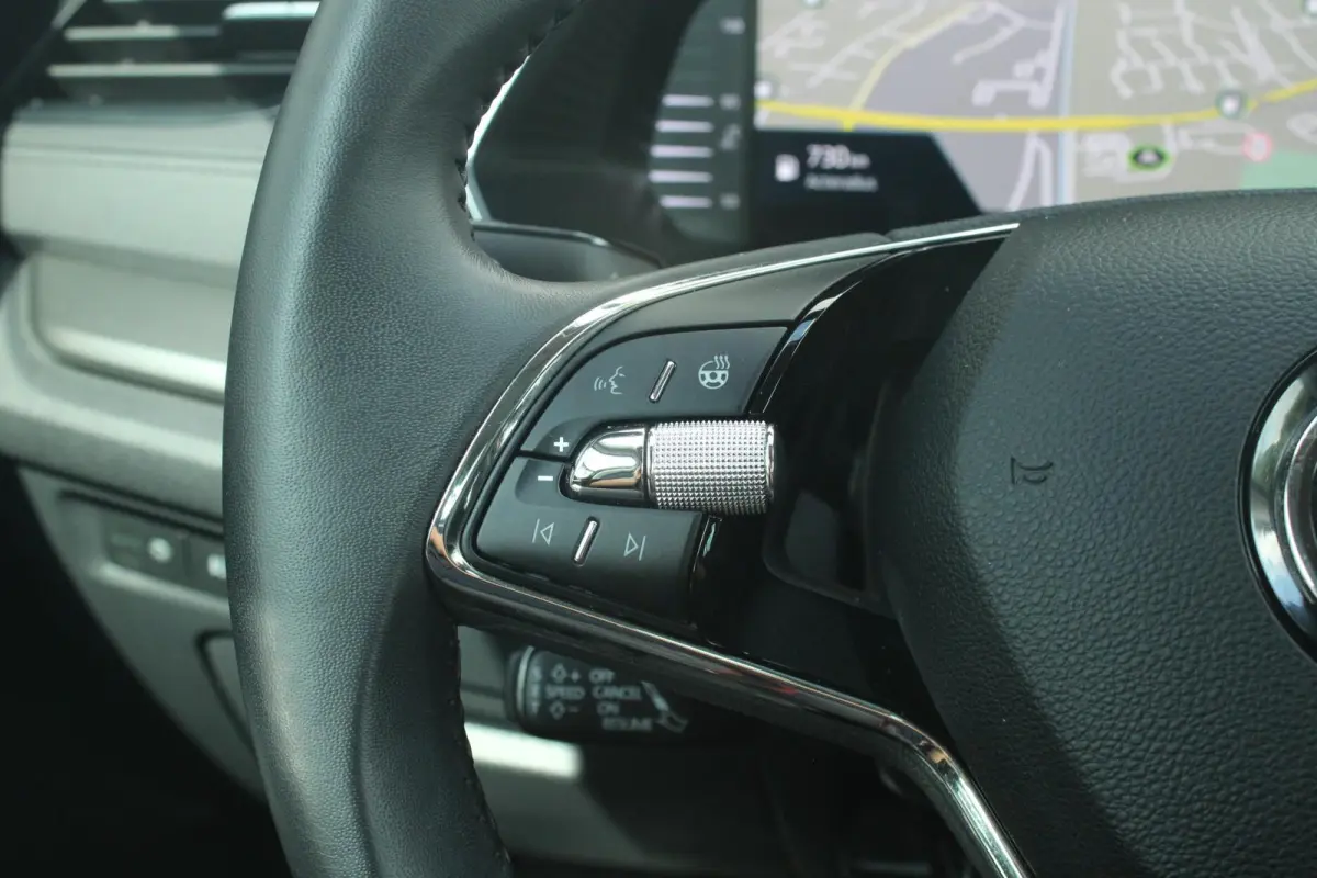 1.0 TSI 110pk Ambition | Cruise Control | Stoelverwarming | All Season Banden | Navigatie | Apple Carplay / Android Auto